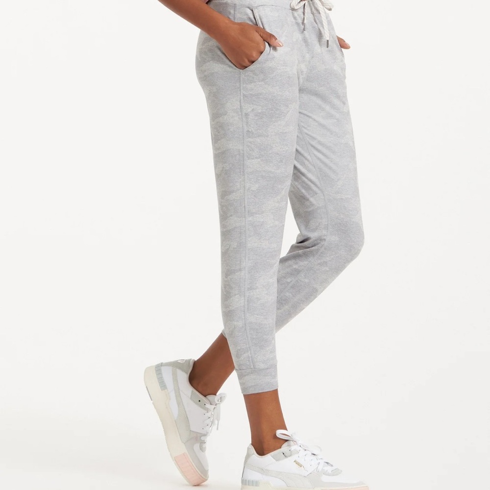 Vouri Gray Camo Women's Jogger